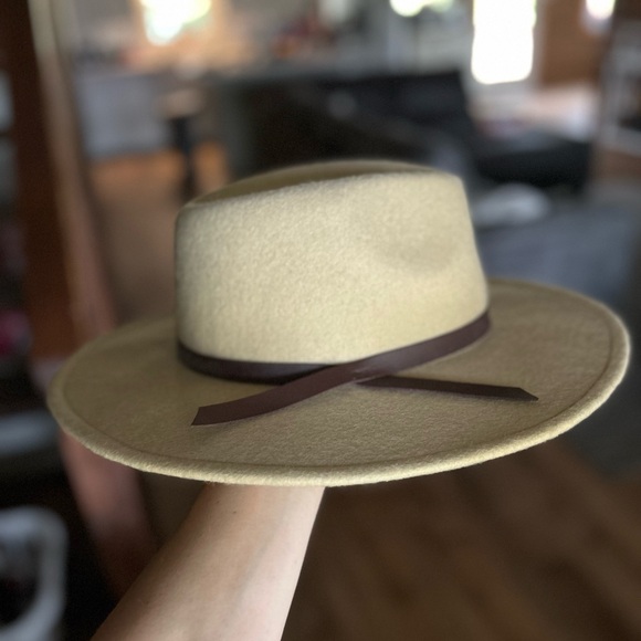 Wide-Brim Tan Fedora Hat - Picture 2 of 3